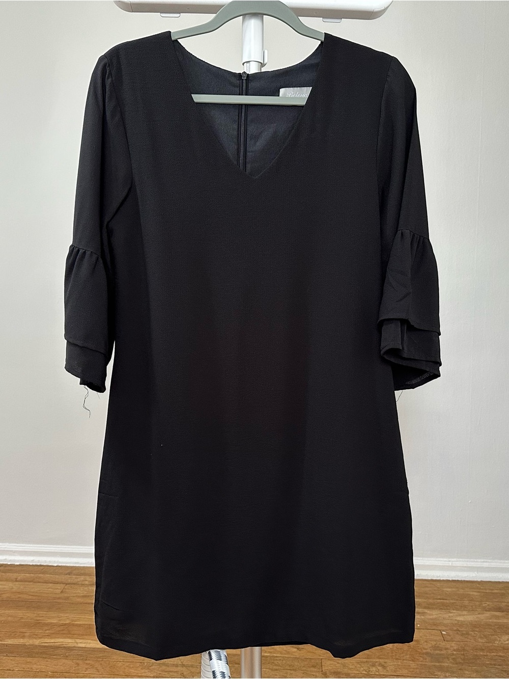 Belongsci Black V-Neck Ruffle Sleeve Mini Dress size S